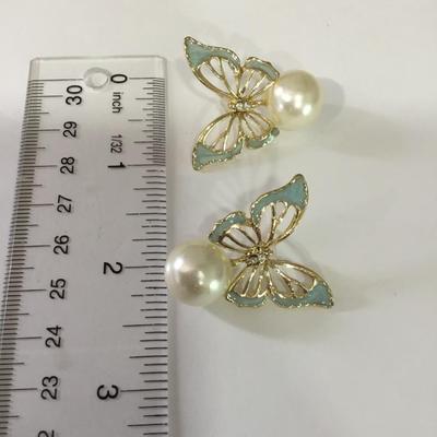 Beautiful enamel butterfly, faux pearl earrings