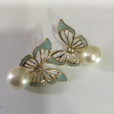 Beautiful enamel butterfly, faux pearl earrings
