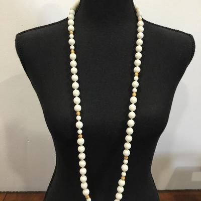 Vintage very nice white milk glass bead necklace with a gold toned accent is very nice necklace