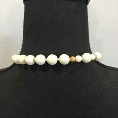 Vintage very nice white milk glass bead necklace with a gold toned accent is very nice necklace