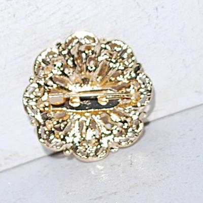 Deep PURPLE Garland BROOCH (1¼" Diam.) on a Gold Tone Setting