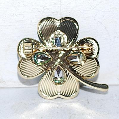 Beautiful Bejeweled GREEN 4 Leaf CLOVER BROOCH (2" x 1½") with Stem on a Gold Tone Setting