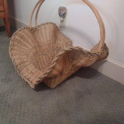 Large Wicker Weave Basket