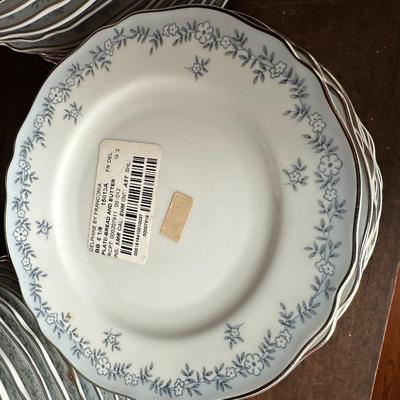 Franconia Delphine China Set – Service for 14