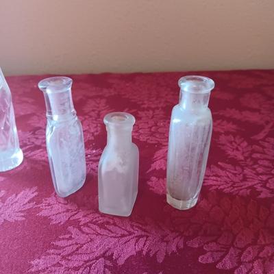SMALL VINTAGE AND ANTIQUE BOTTLES