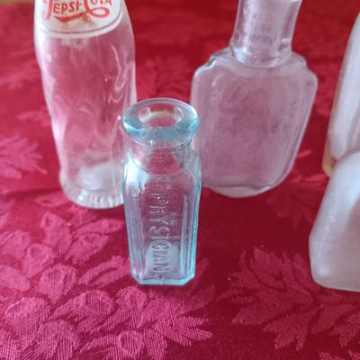 SMALL VINTAGE AND ANTIQUE BOTTLES