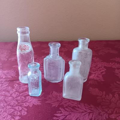 SMALL VINTAGE AND ANTIQUE BOTTLES