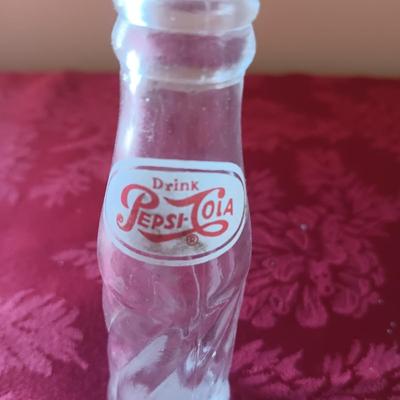 SMALL VINTAGE AND ANTIQUE BOTTLES