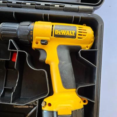 DeWalt DC750 9.6V Cordless Drill/Driver Kit with Charger & Case