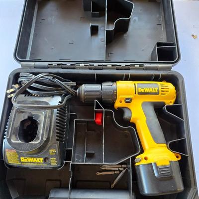 DeWalt DC750 9.6V Cordless Drill/Driver Kit with Charger & Case