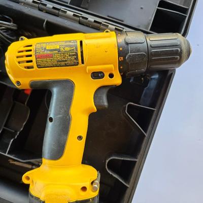 DeWalt DC750 9.6V Cordless Drill/Driver Kit with Charger & Case