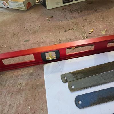 Spartan KutAll Saw Blades & Red Spirit Level