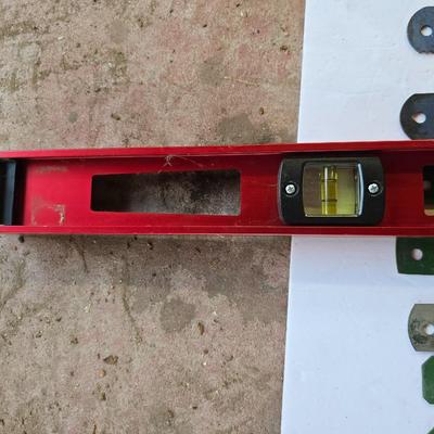 Spartan KutAll Saw Blades & Red Spirit Level