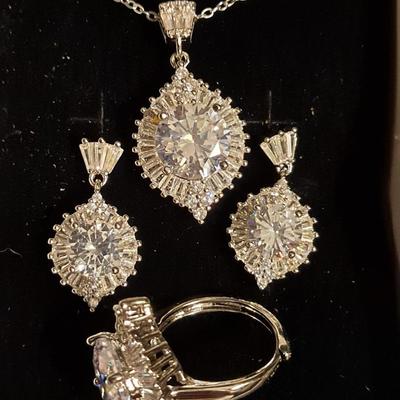 GRA CERTIFIED MOISSANITE RING SET