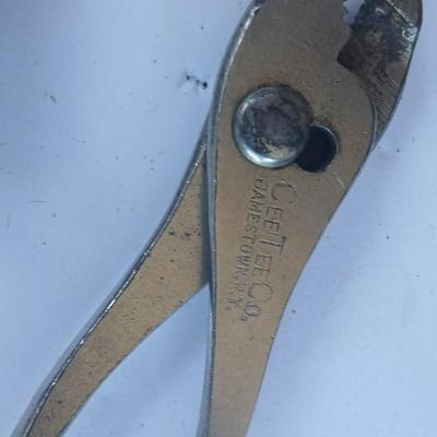 Mixed Hand Tool Set – Pliers, Hammers, Bits, and More