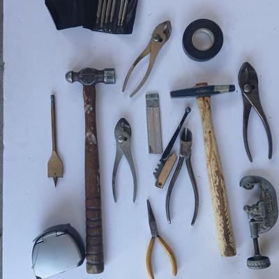 Mixed Hand Tool Set – Pliers, Hammers, Bits, and More