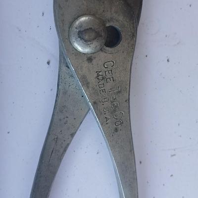 Mixed Hand Tool Set – Pliers, Hammers, Bits, and More