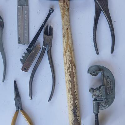 Mixed Hand Tool Set – Pliers, Hammers, Bits, and More