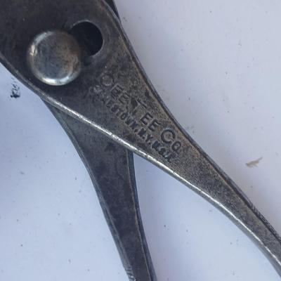 Mixed Hand Tool Set – Pliers, Hammers, Bits, and More