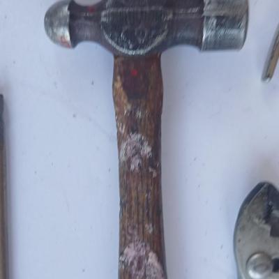 Mixed Hand Tool Set – Pliers, Hammers, Bits, and More