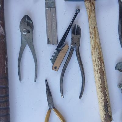 Mixed Hand Tool Set – Pliers, Hammers, Bits, and More