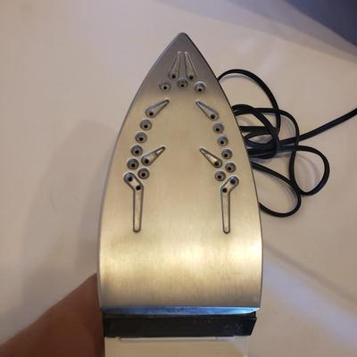 Rowenta Portable Steamer, Wire Drying Rack & B&D Iron (D-KD)