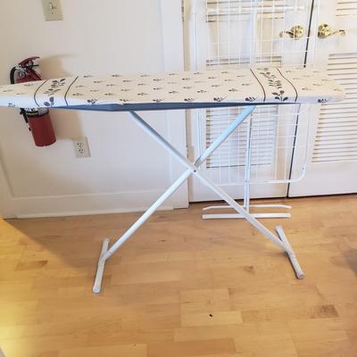 Rowenta Portable Steamer, Wire Drying Rack & B&D Iron (D-KD)