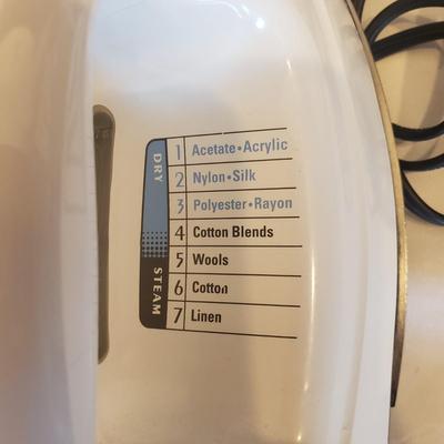 Rowenta Portable Steamer, Wire Drying Rack & B&D Iron (D-KD)