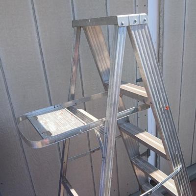 Werner 5-Foot Aluminum Step Ladder – 225 lb Capacity Model 365