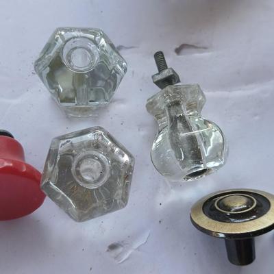 Lot of Vintage & Mixed Cabinet Hardware – Knobs, Pulls, some vintage glass! 54 of the brass ones