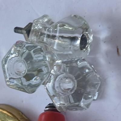 Lot of Vintage & Mixed Cabinet Hardware – Knobs, Pulls, some vintage glass! 54 of the brass ones