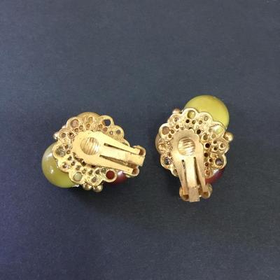 Vintage clip on earrings. Super cute.