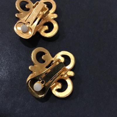 Fashion Gold tone clip on earrings