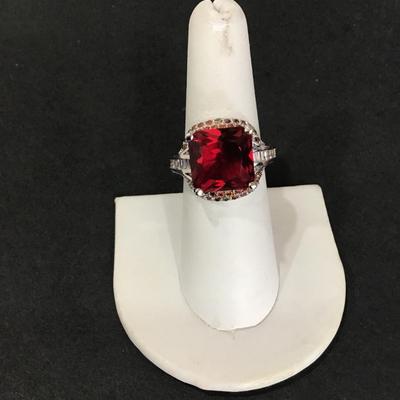 Very nice very clean, fashion, statement, cocktail or dinner ring