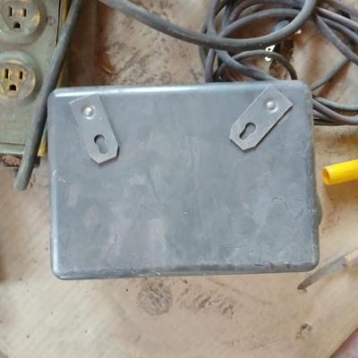 Maxi-Shok 400 Electric Fence Charger – Vintage 3-Prong Model with multi plug extension cord