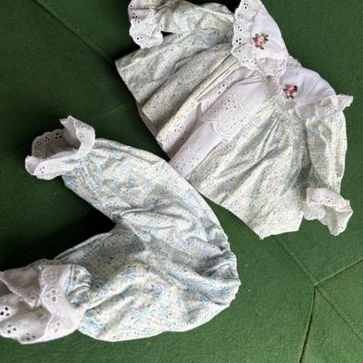 Sale Photo Thumbnail #190: DOLL CLOTHING SET