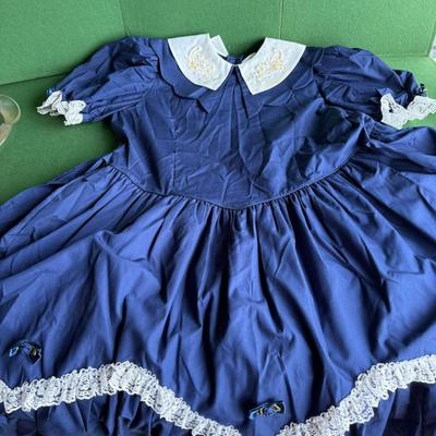 Sale Photo Thumbnail #191: DOLL CLOTHING SET