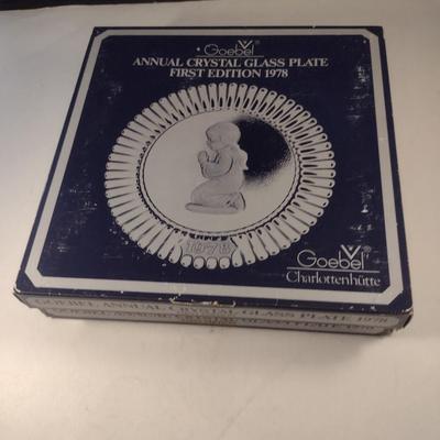 Pair of Goebel Annual Crystal Glass Plate 1978