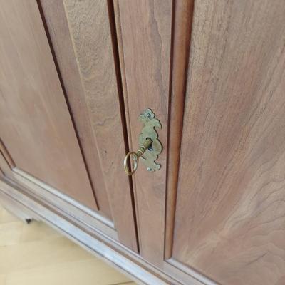 Corner Curio Cabinet (FP-BBL)