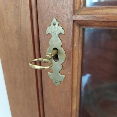 Corner Curio Cabinet (FP-BBL)