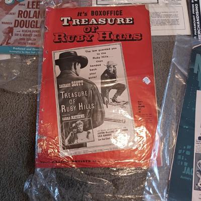 *MYSTERY* PRESS BOOKS AND MERCHANDISING MATERIAL FOR BOX OFFICE MOVIES