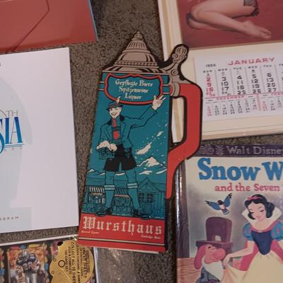 *MYSTERY* STORAGE TOTE FULL OF COLLECTIBLE ITEMS (MARILYN MONROE '55 CALENDAR, DISNEY, ET PATCHES, BASEBALL CARDS, MOVIE POSTERS AND...