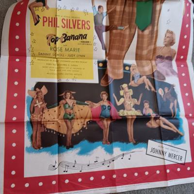 *MYSTERY* STORAGE TOTE FULL OF COLLECTIBLE ITEMS (MARILYN MONROE '55 CALENDAR, DISNEY, ET PATCHES, BASEBALL CARDS, MOVIE POSTERS AND...