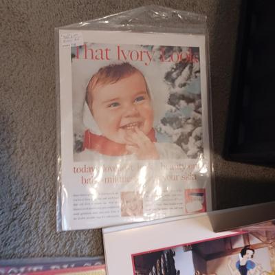 *MYSTERY* STORAGE TOTE FULL OF COLLECTIBLE ITEMS (MARILYN MONROE '55 CALENDAR, DISNEY, ET PATCHES, BASEBALL CARDS, MOVIE POSTERS AND...