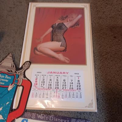 *MYSTERY* STORAGE TOTE FULL OF COLLECTIBLE ITEMS (MARILYN MONROE '55 CALENDAR, DISNEY, ET PATCHES, BASEBALL CARDS, MOVIE POSTERS AND...