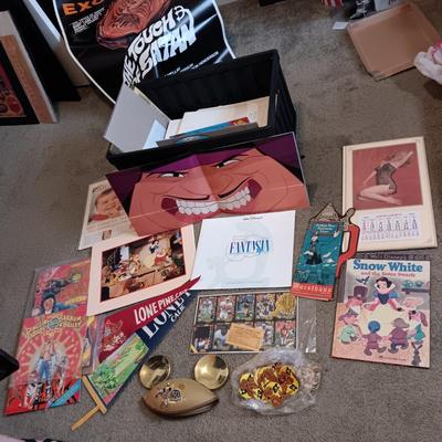 *MYSTERY* STORAGE TOTE FULL OF COLLECTIBLE ITEMS (MARILYN MONROE '55 CALENDAR, DISNEY, ET PATCHES, BASEBALL CARDS, MOVIE POSTERS AND...