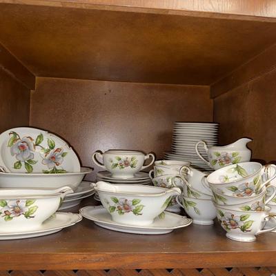 LARGE LOT OF ROSELYN CHINA