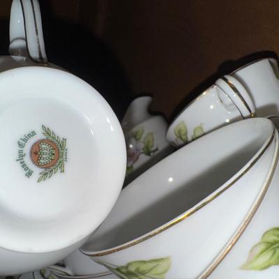 LARGE LOT OF ROSELYN CHINA