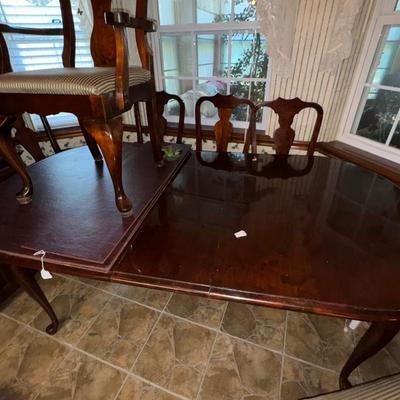 DINING ROOM TABLE WITH 6 CHAIRS