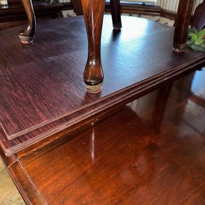 DINING ROOM TABLE WITH 6 CHAIRS